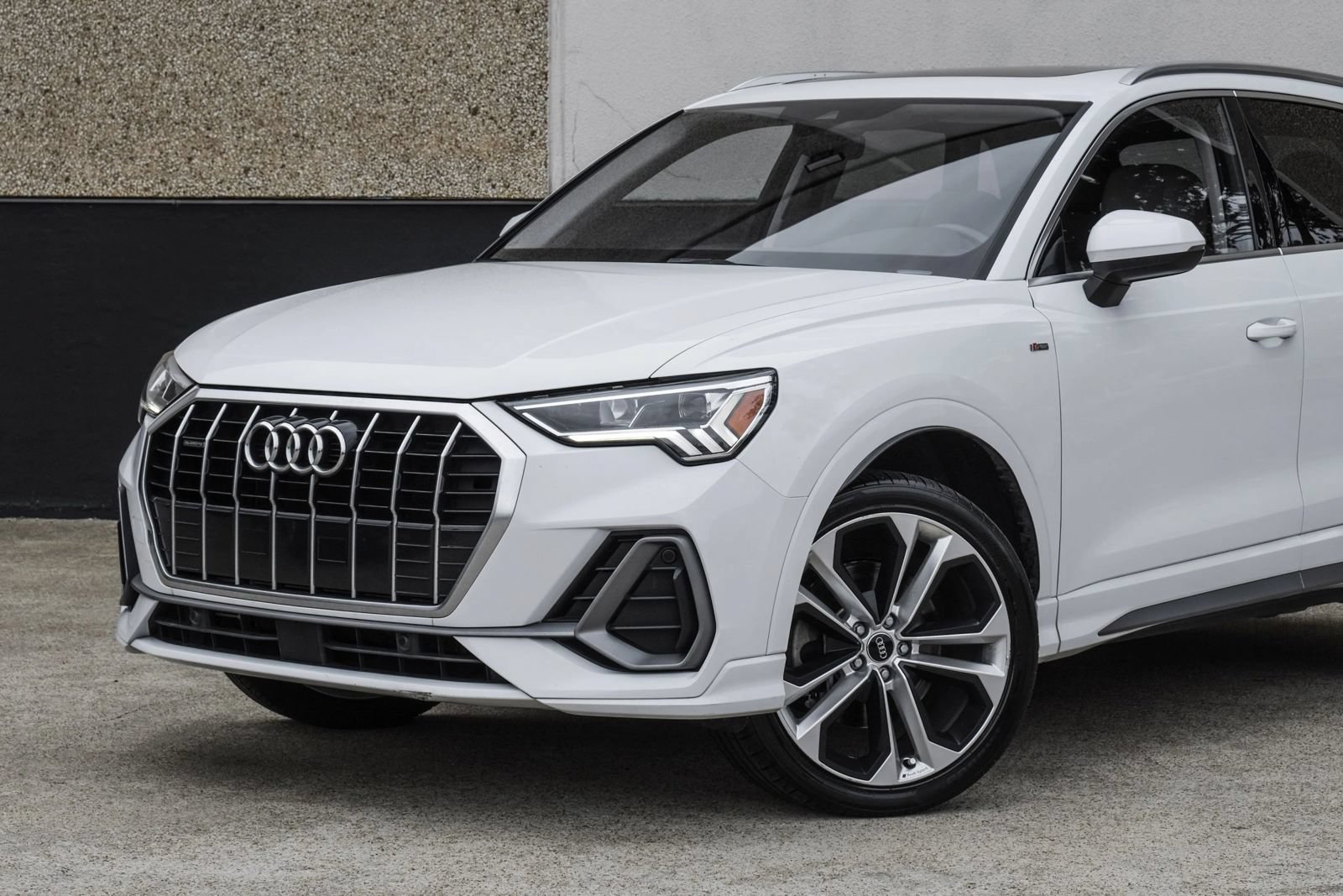 Used 2020 Audi Q3 2.0T Premium Plus w/ Premium Plus Package AWD/4WD image 4