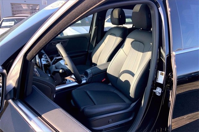 Used 2025 Mercedes-Benz GLA 250 4MATIC image 6