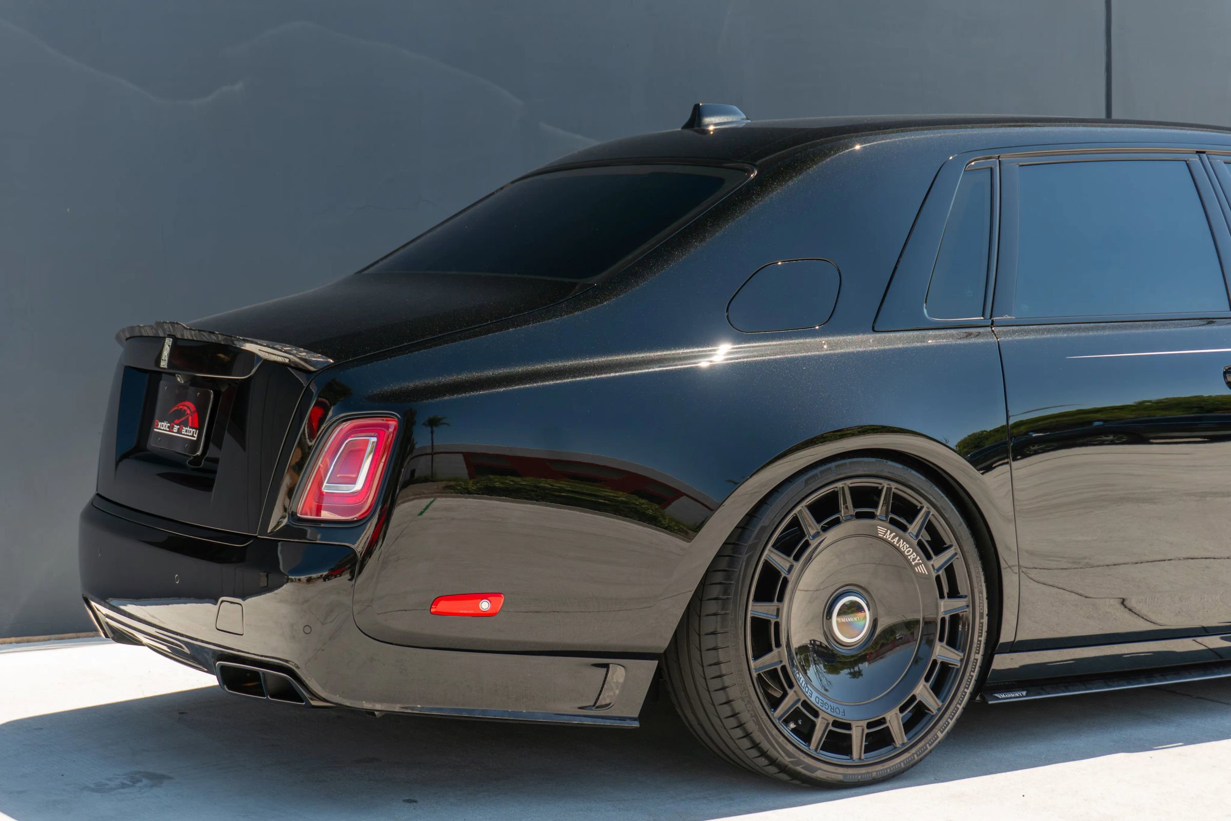 Used 2024 Rolls-Royce Phantom Sedan w/ The Phantom Package RWD image 44