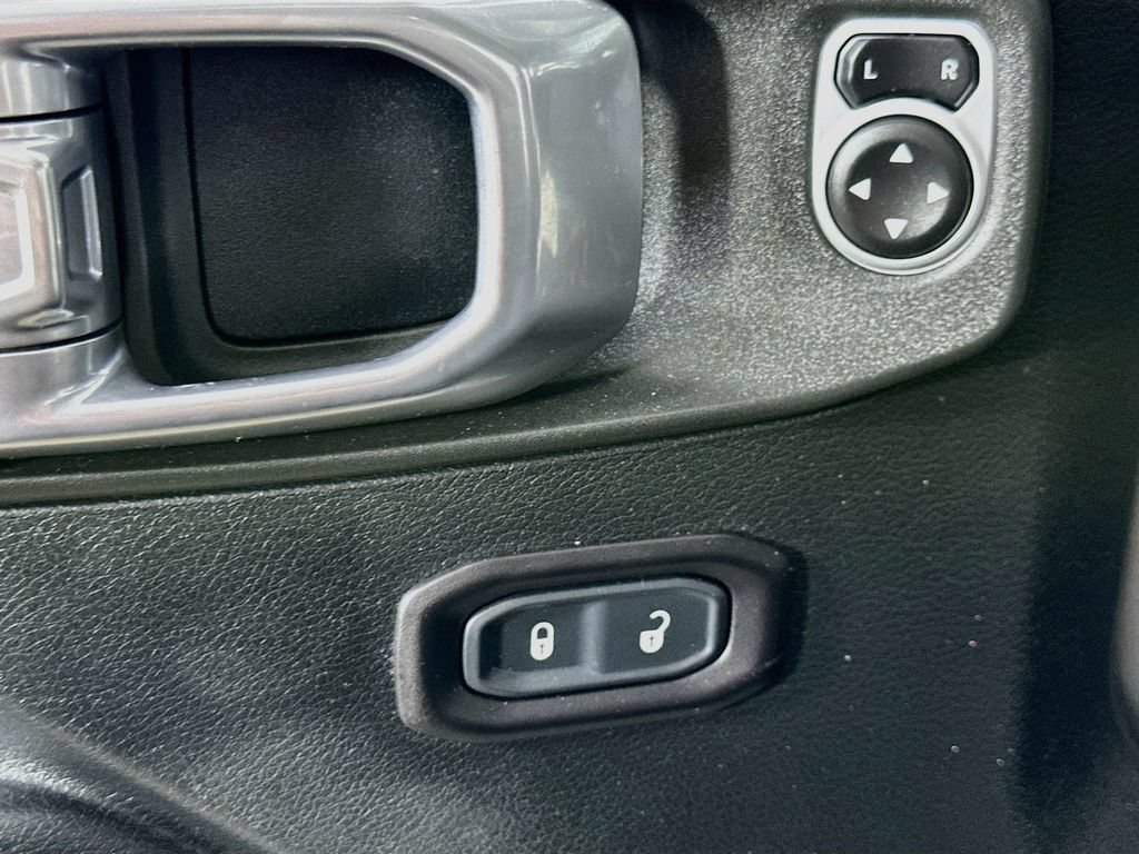 Used 2018 Jeep Wrangler Unlimited Sport S AWD/4WD image 20