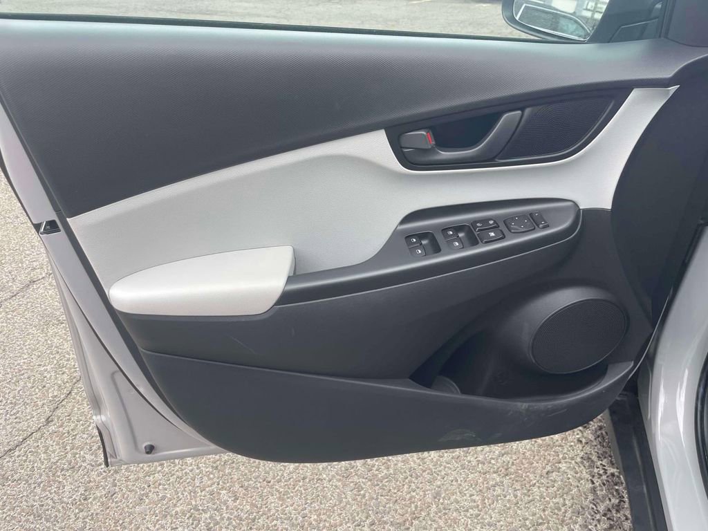 Used 2023 Hyundai Kona SEL image 16