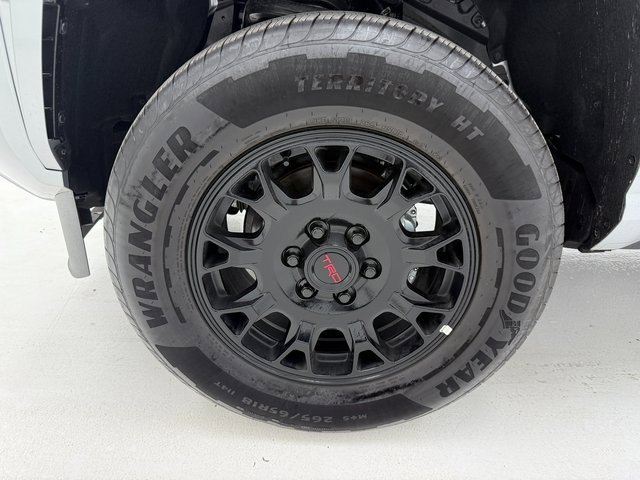 Used 2025 Toyota Tacoma SR5 image 7