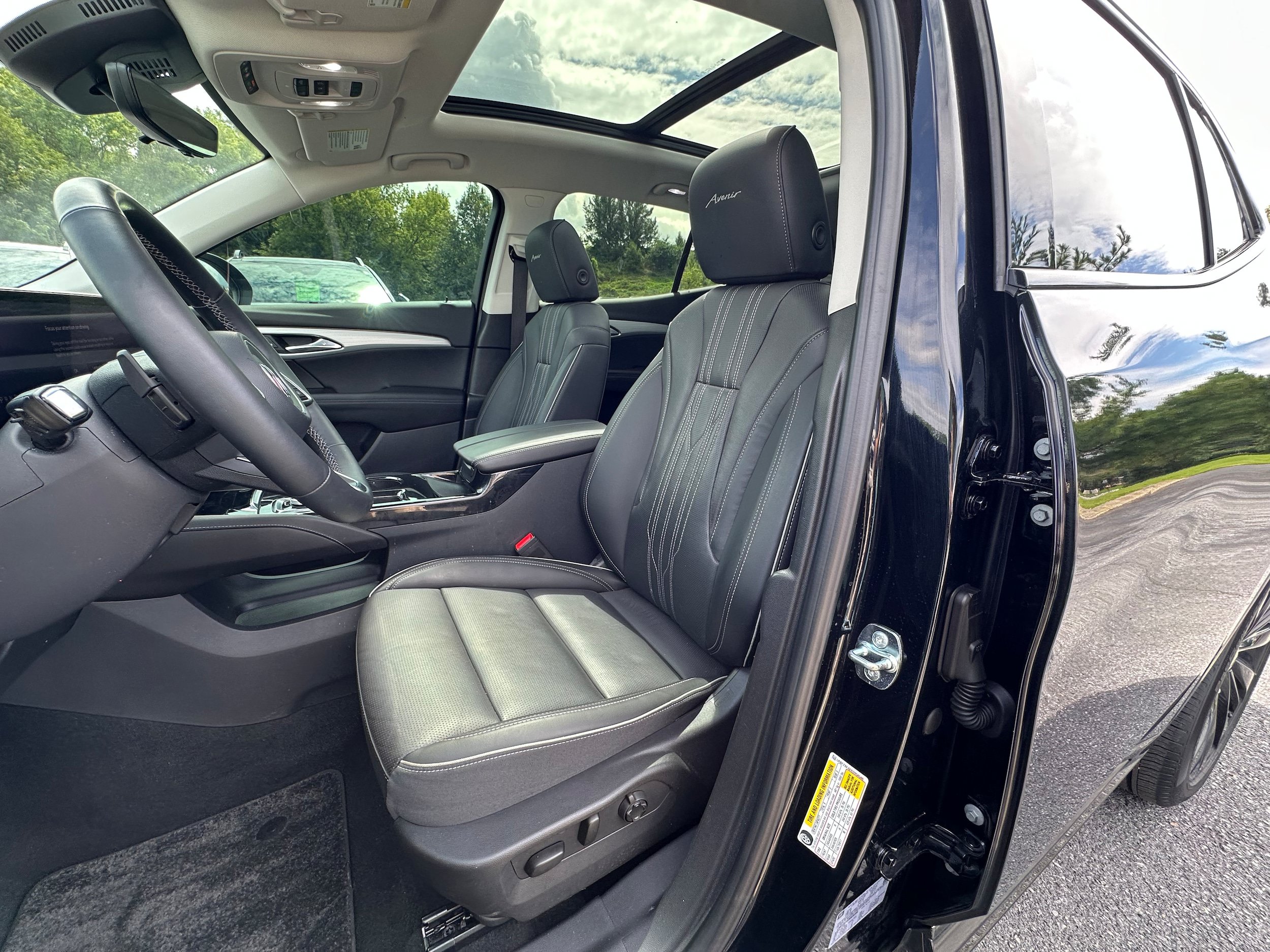 Used 2024 Buick Envision Avenir AWD/4WD image 23