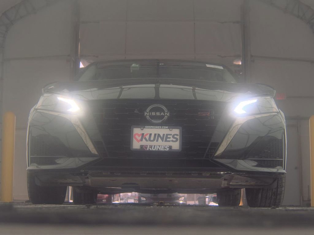 Used 2024 Nissan Altima 2.5 SR image 3