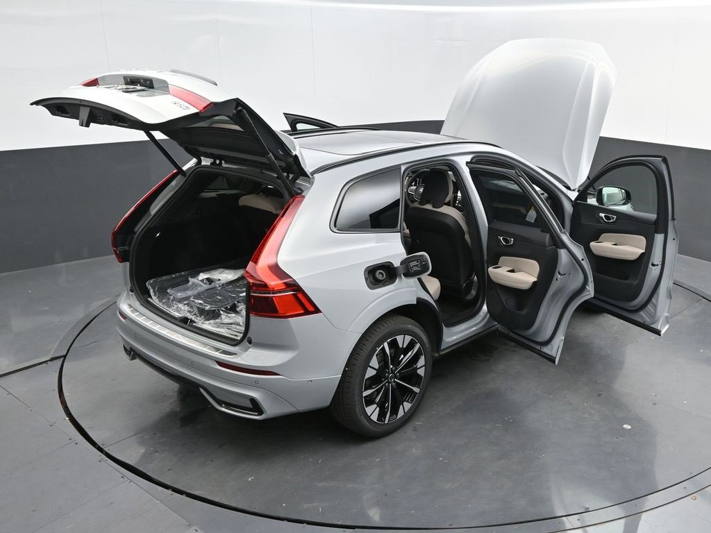 New 2026 Volvo XC60 B5 Plus w/ Protection Package Premier image 34