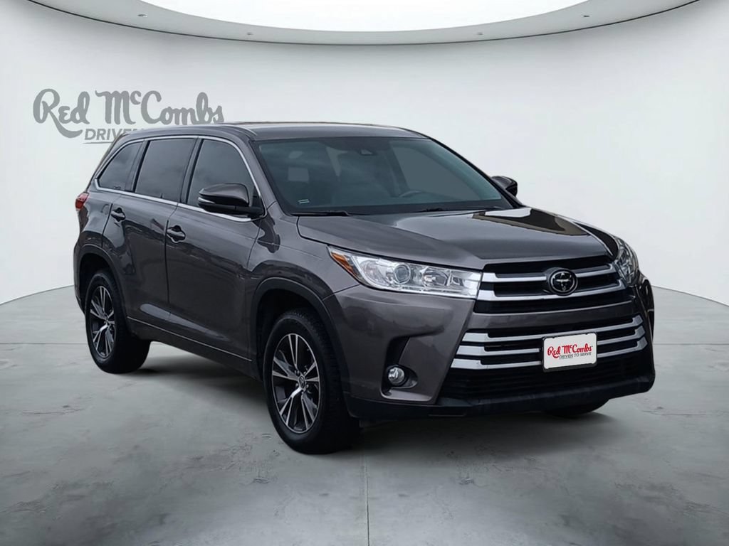 Used 2017 Toyota Highlander Plus FWD image 7