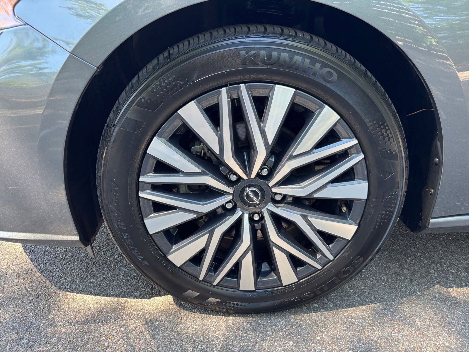 Used 2025 Nissan Altima 2.5 SV FWD image 31