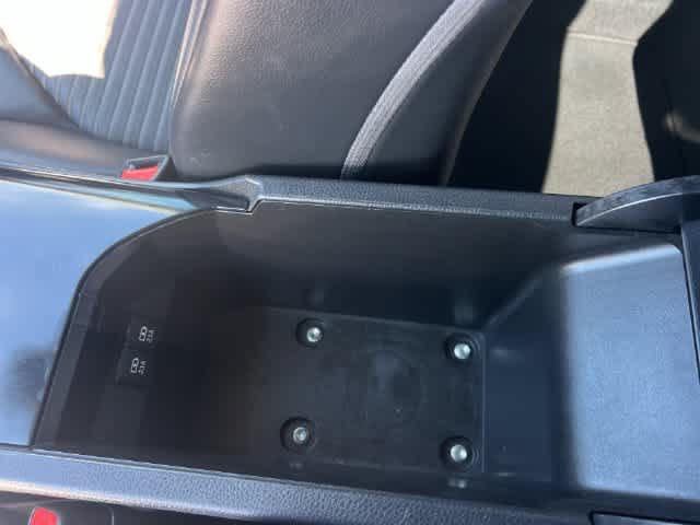 Used 2020 Toyota Camry SE w/ Carpet Mat Package FWD image 27