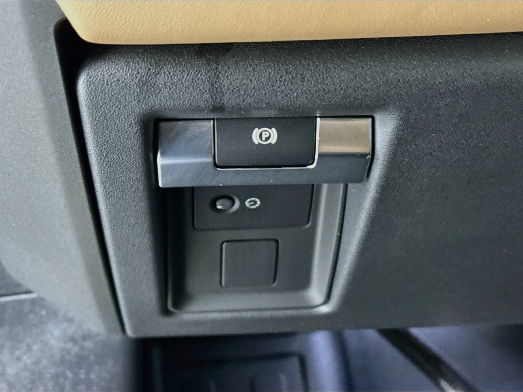 Certified 2025 Land Rover Defender 110 X AWD/4WD image 11