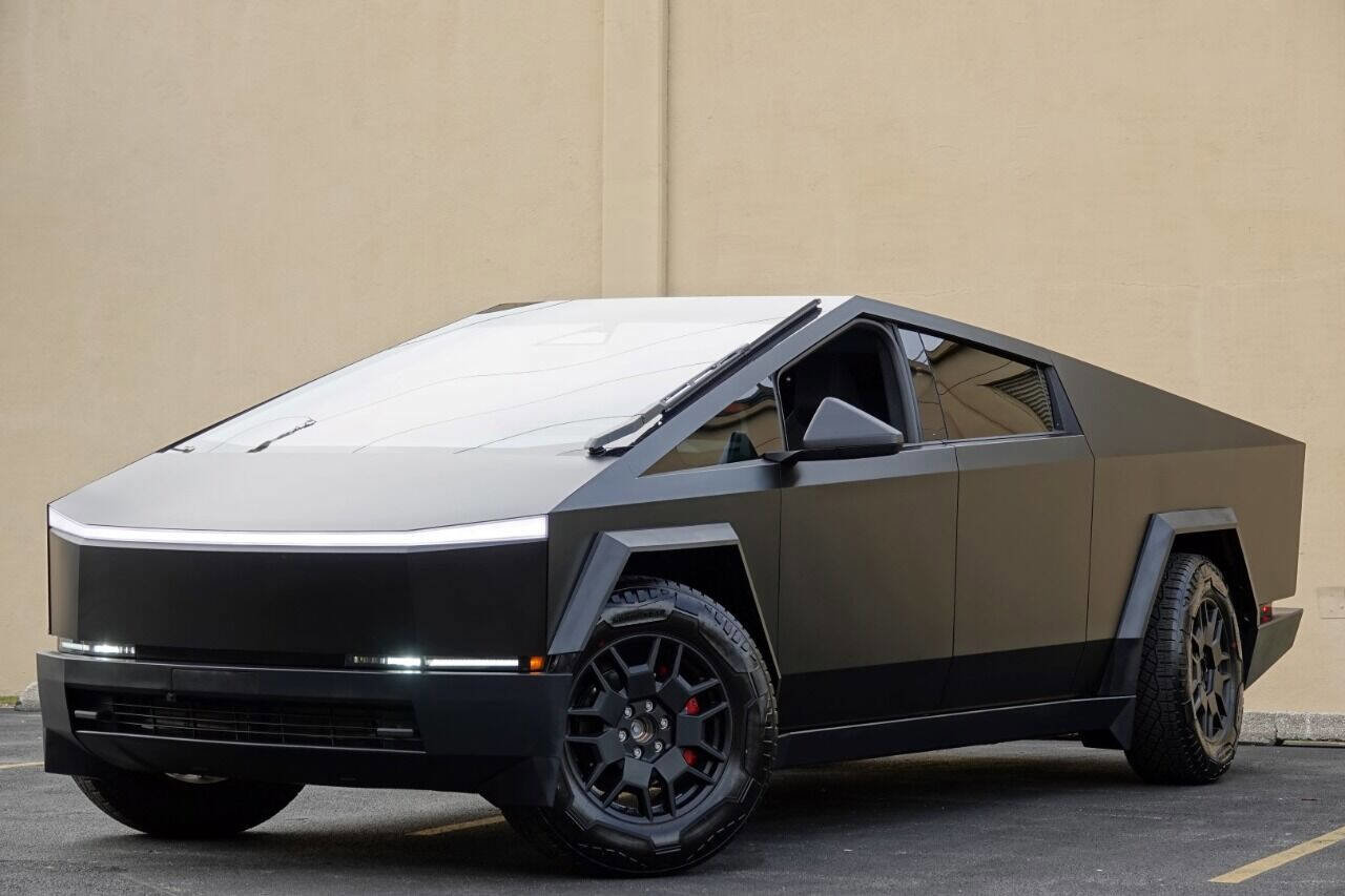 Used 2024 Tesla Cybertruck AWD Crew Cab image 1