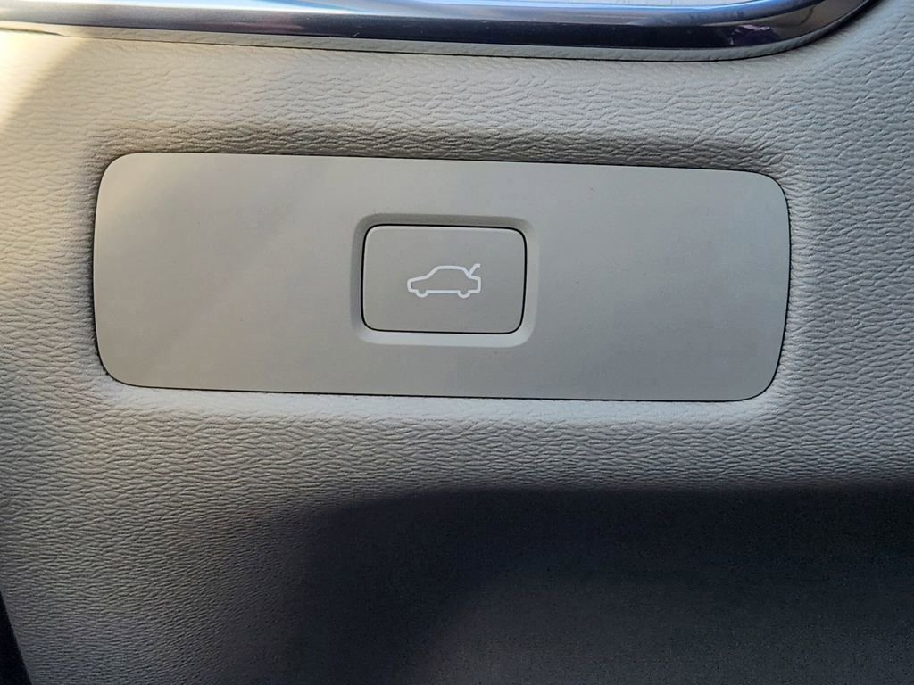 New 2026 Volvo XC60 B5 Ultra w/ Climate Package PRO image 11
