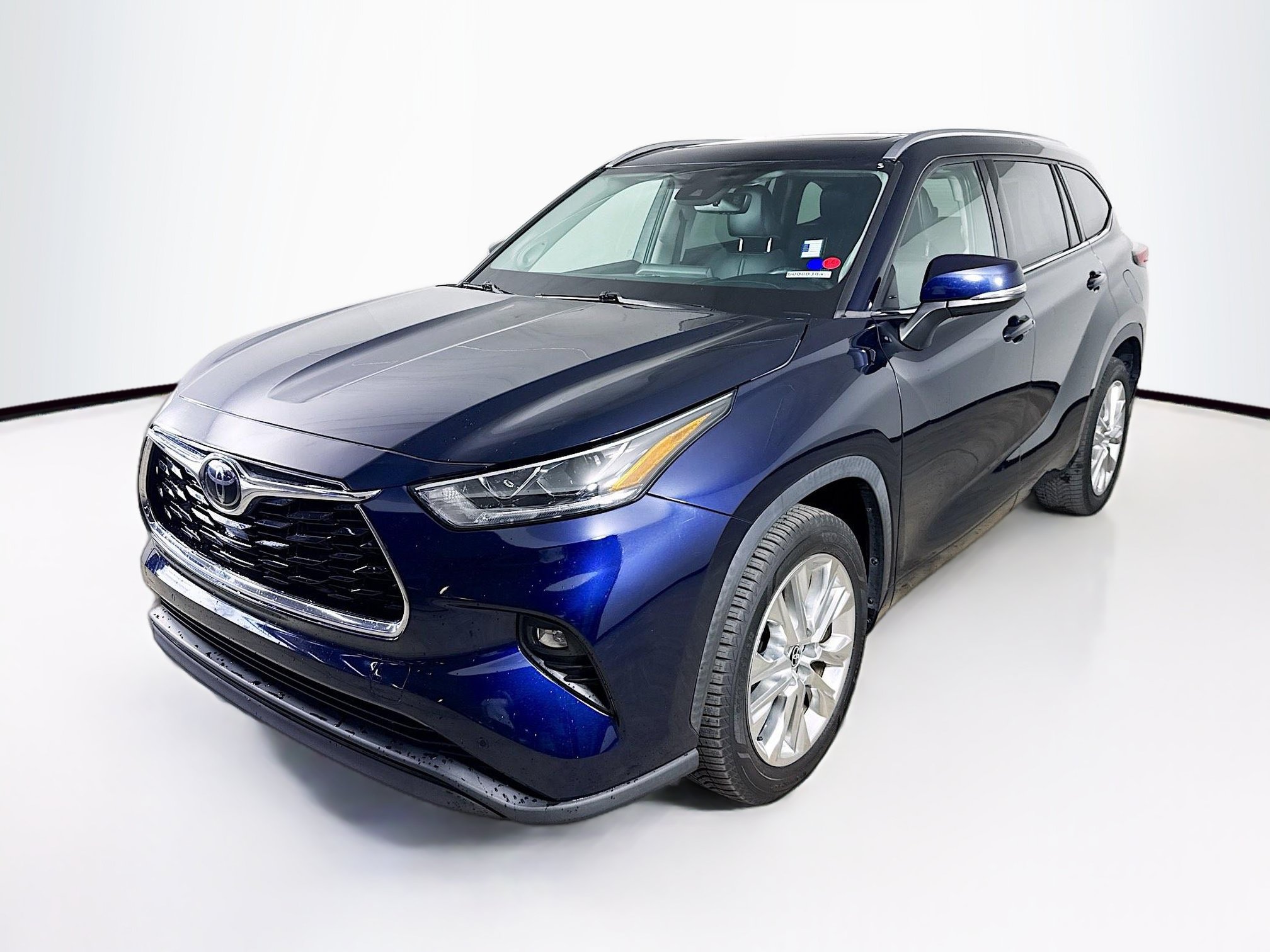 Used 2021 Toyota Highlander Limited FWD image 4