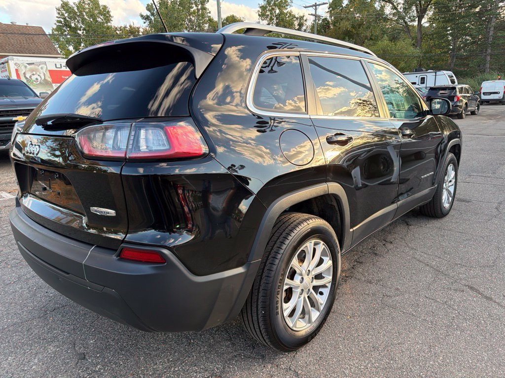 Used 2019 Jeep Cherokee Latitude w/ Cold Weather Group AWD/4WD image 5