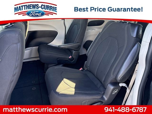 Used 2024 Chrysler Voyager LX image 12