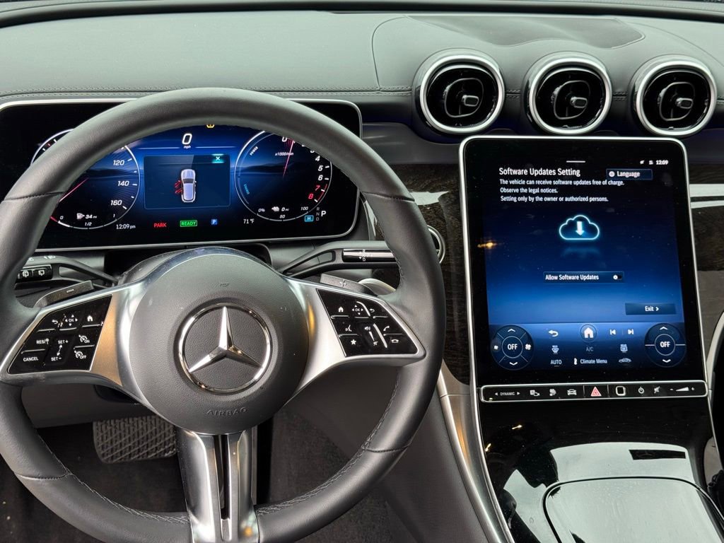 Used 2025 Mercedes-Benz GLC 350e 4MATIC image 12