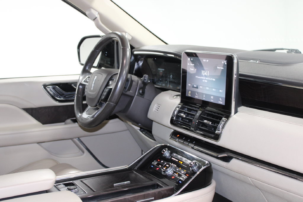 Used 2018 Lincoln Navigator Select RWD image 32