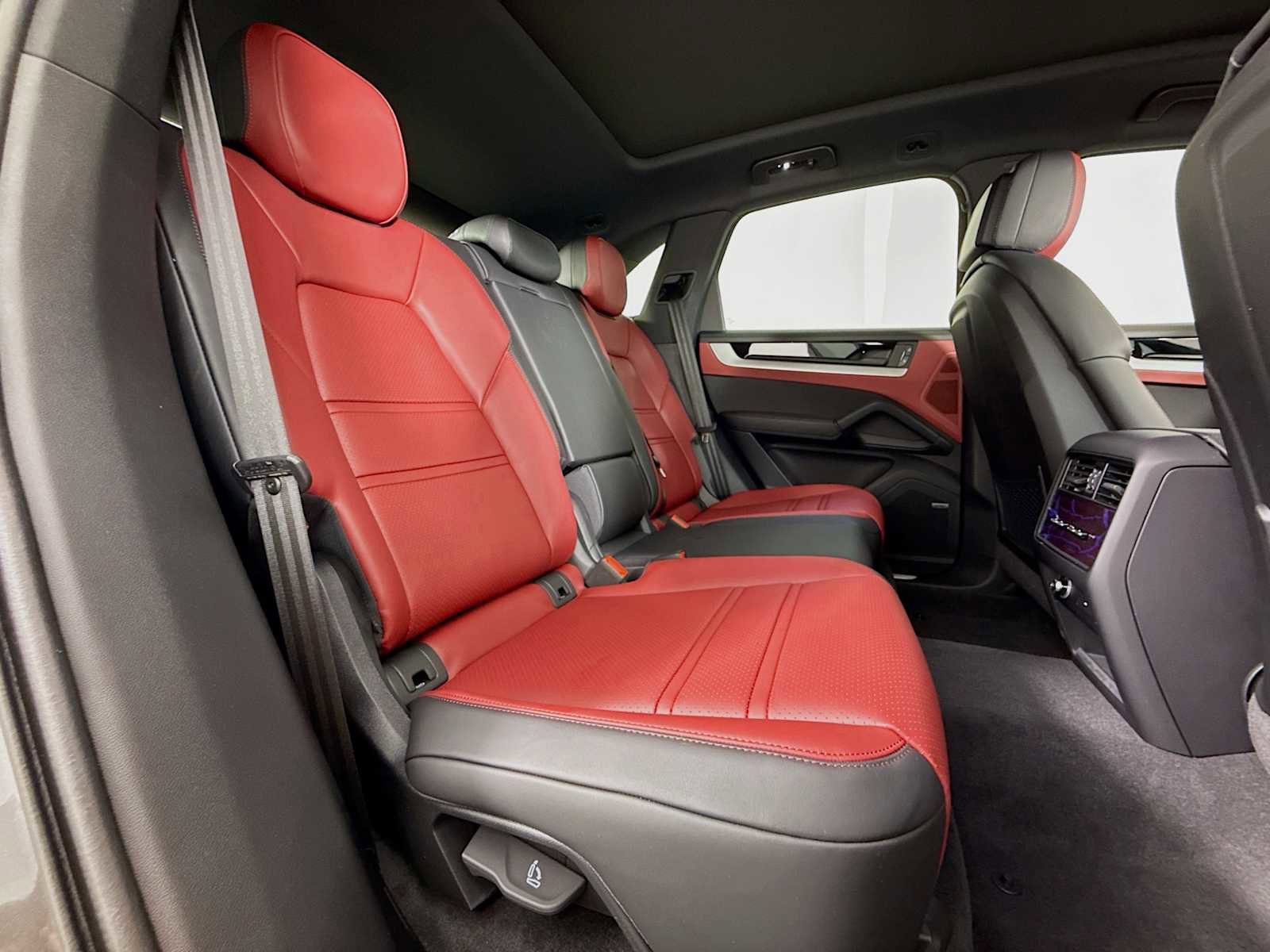 New 2025 Porsche Cayenne image 28