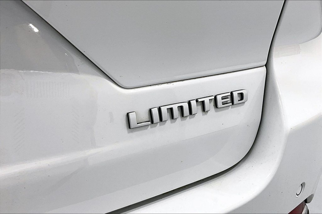 Used 2024 Jeep Grand Cherokee Limited RWD image 37
