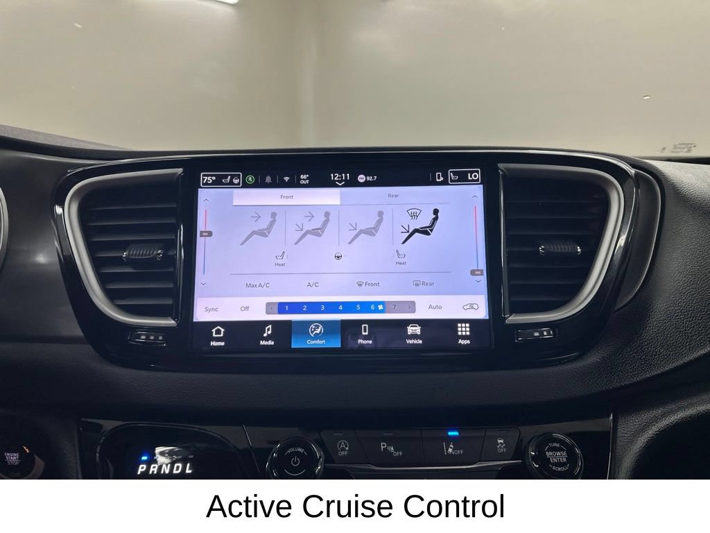 Used 2025 Chrysler Pacifica Select FWD image 40