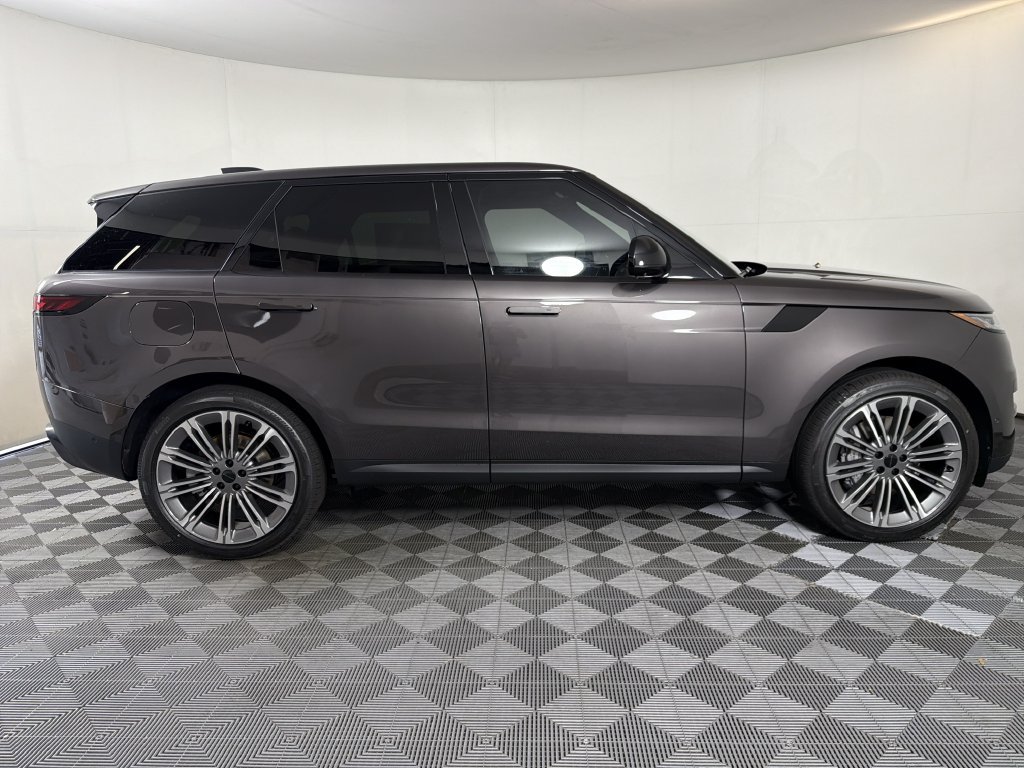 New 2027 Land Rover Range Rover Sport SE AWD/4WD image 9