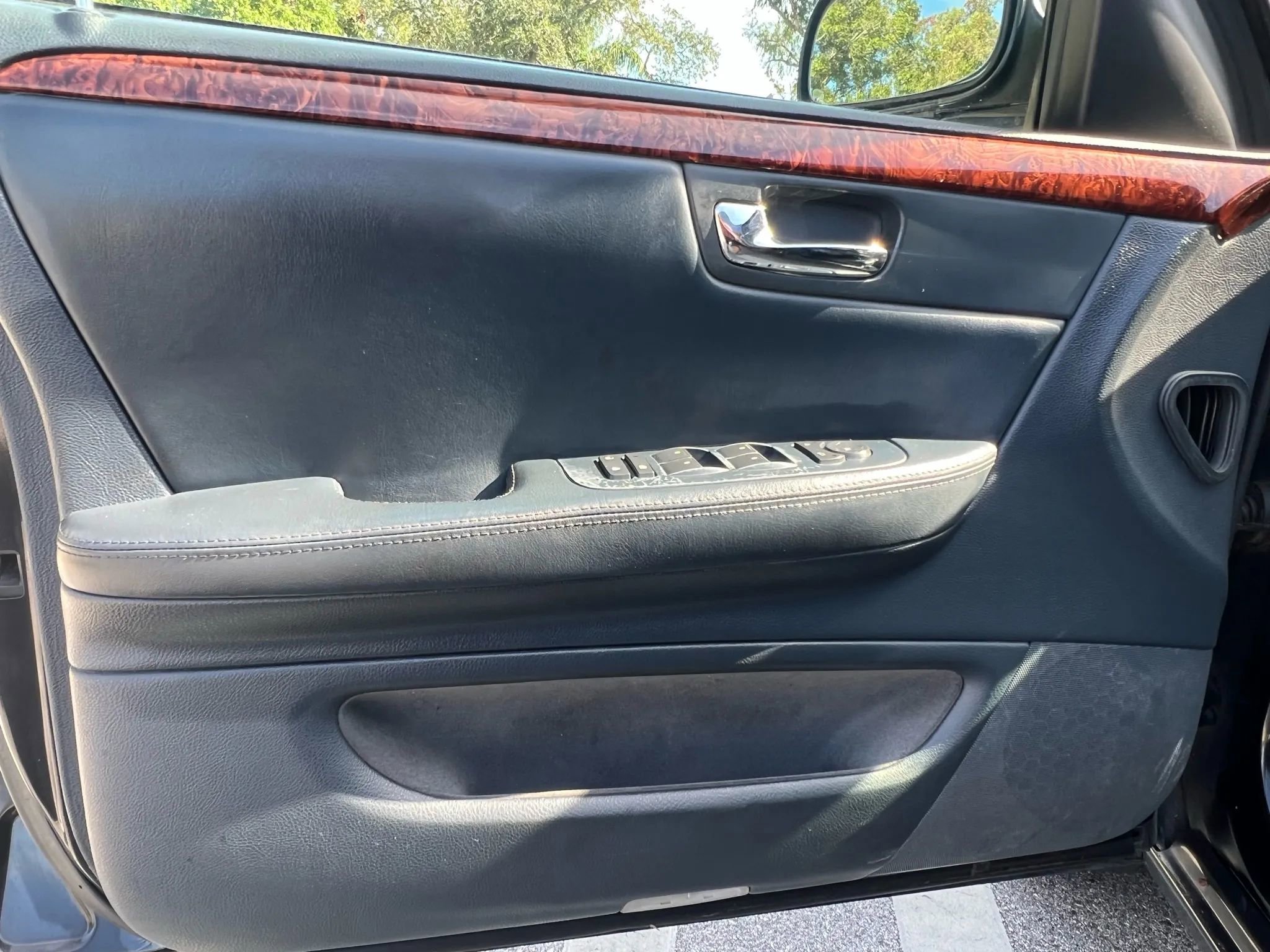 Used 2006 Cadillac DTS FWD image 23