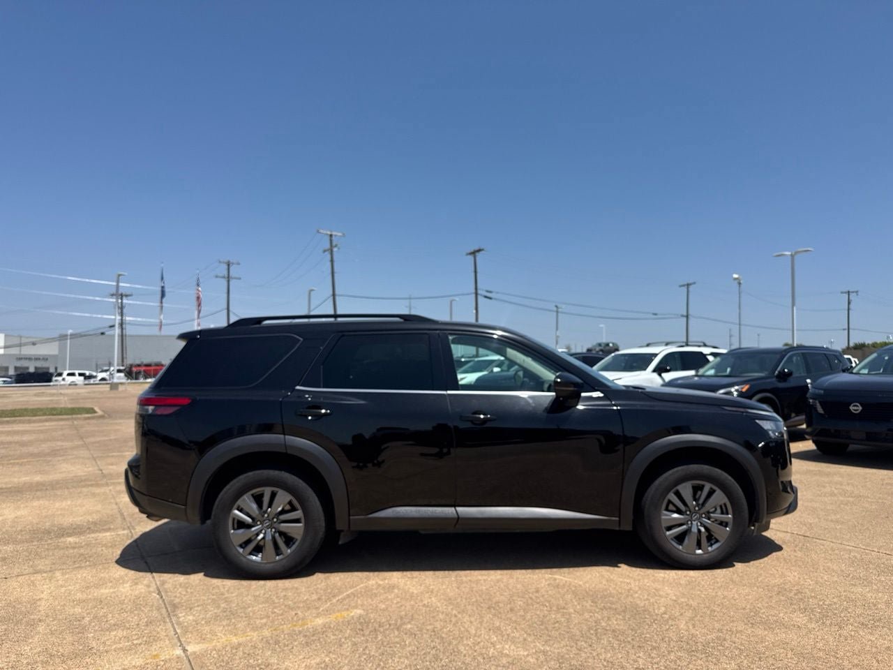 Certified 2025 Nissan Pathfinder SV FWD image 25