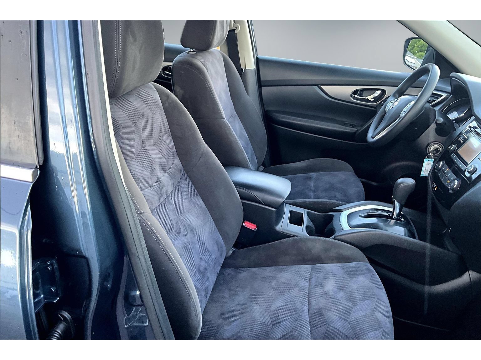 Used 2015 Nissan Rogue S AWD/4WD image 29
