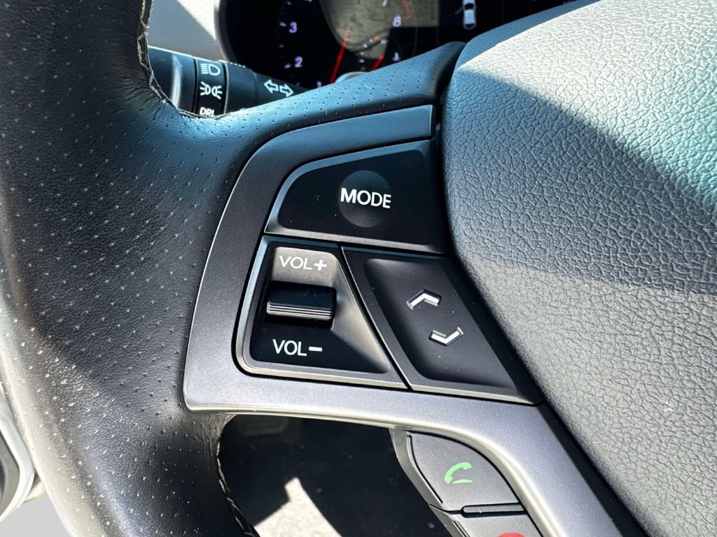 Used 2016 Hyundai Veloster Turbo FWD image 18