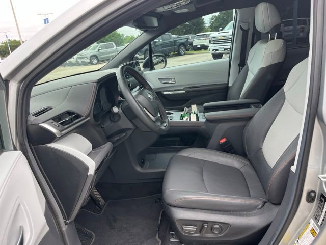 Used 2024 Toyota Sienna XSE FWD image 16