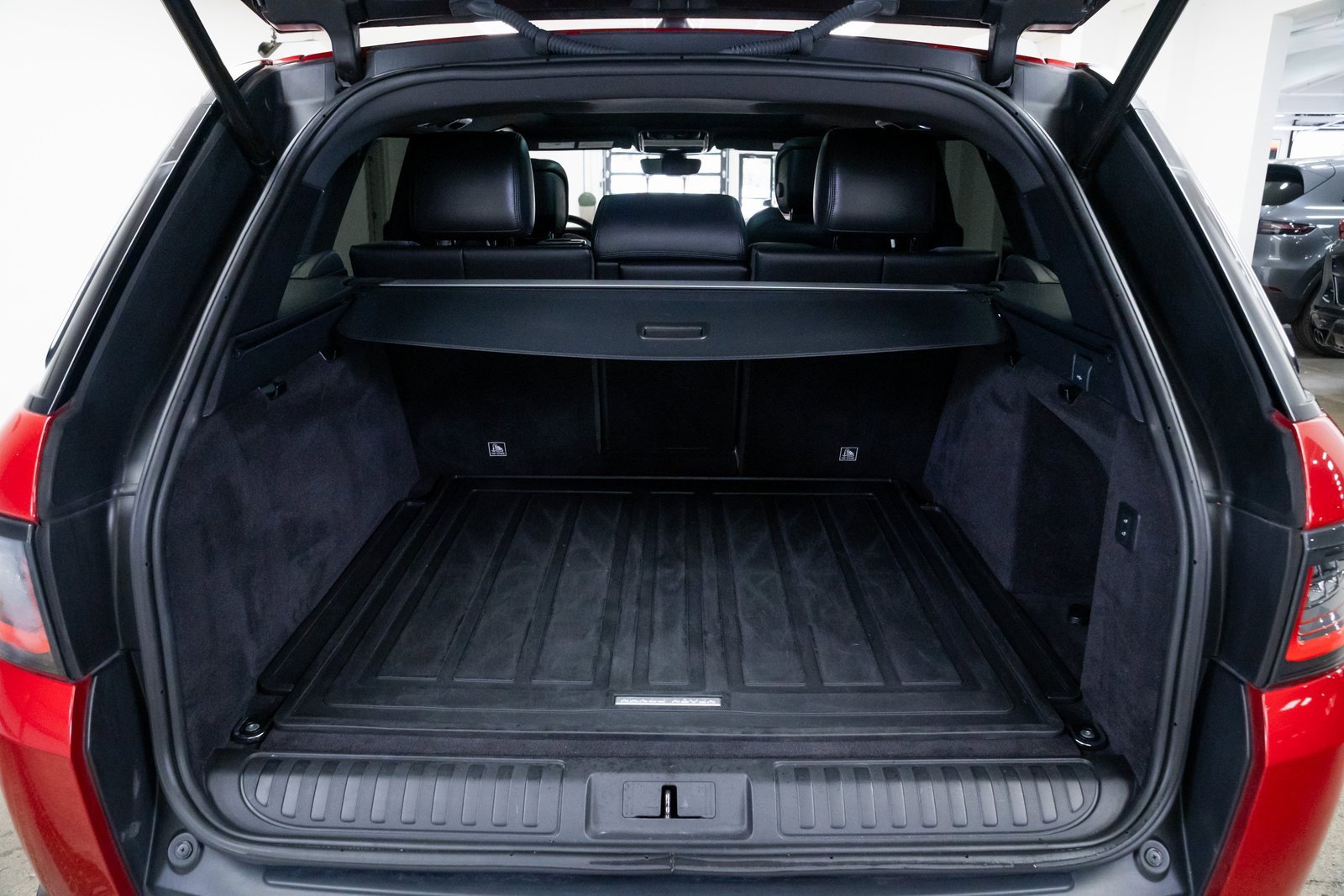 Used 2018 Land Rover Range Rover Sport HSE image 8