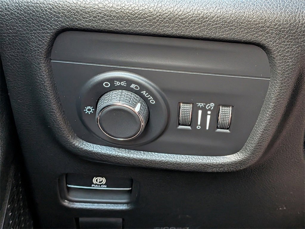 Used 2024 Jeep Grand Cherokee L Laredo w/ Luxury Tech Group I image 28