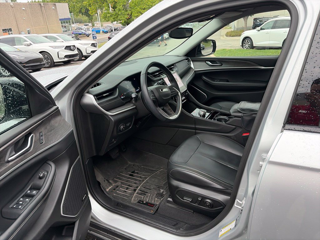 Used 2022 Jeep Grand Cherokee L Limited AWD/4WD image 10