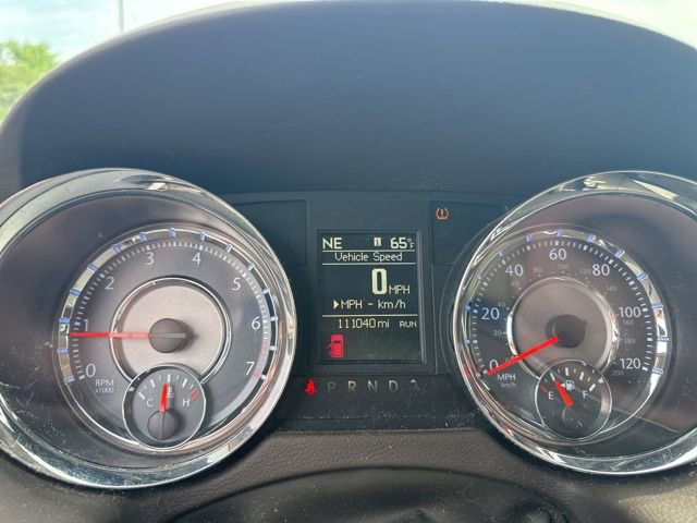 Used 2015 Chrysler Town & Country Touring FWD image 7