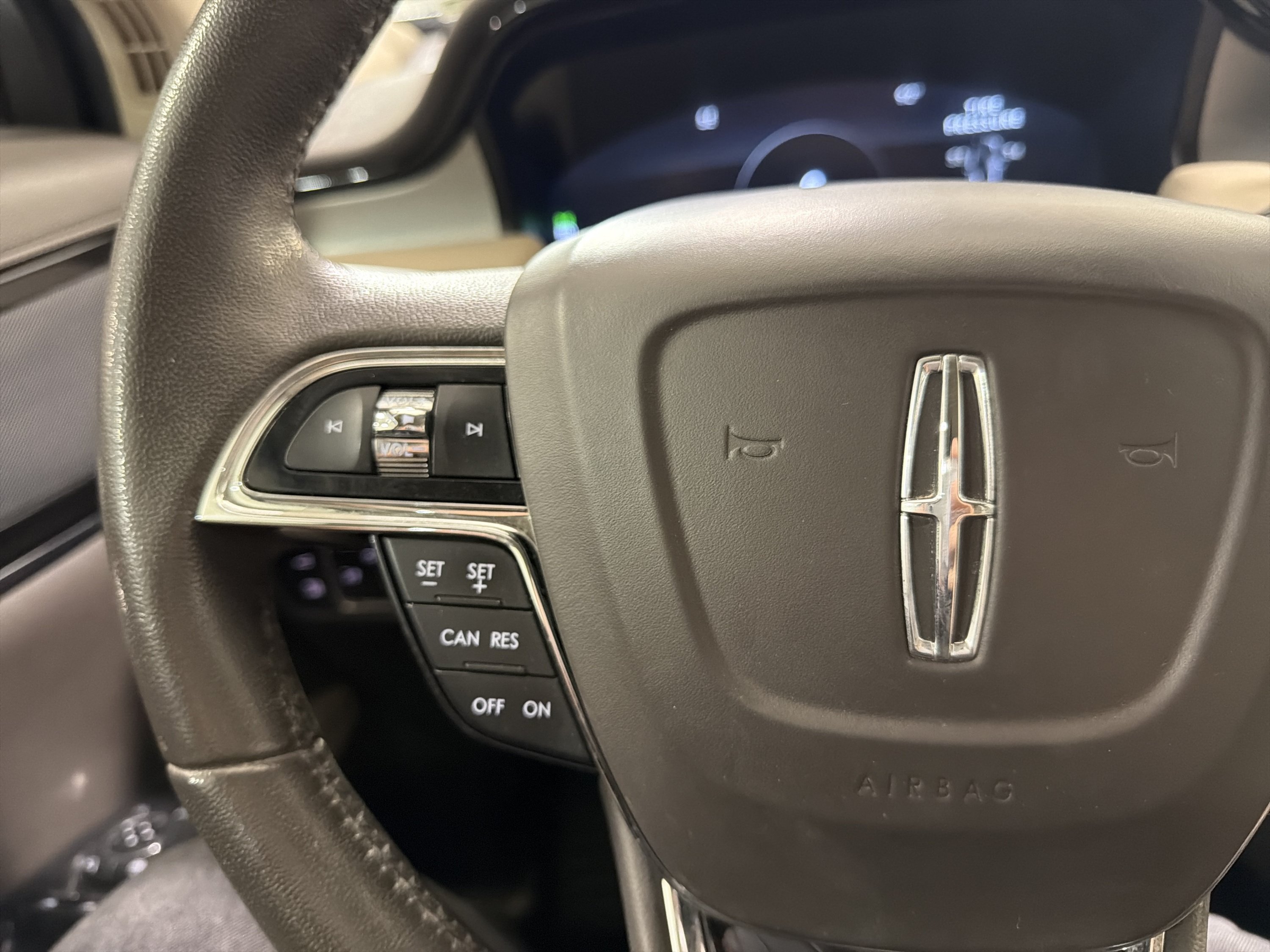 Used 2022 Lincoln Nautilus FWD image 19
