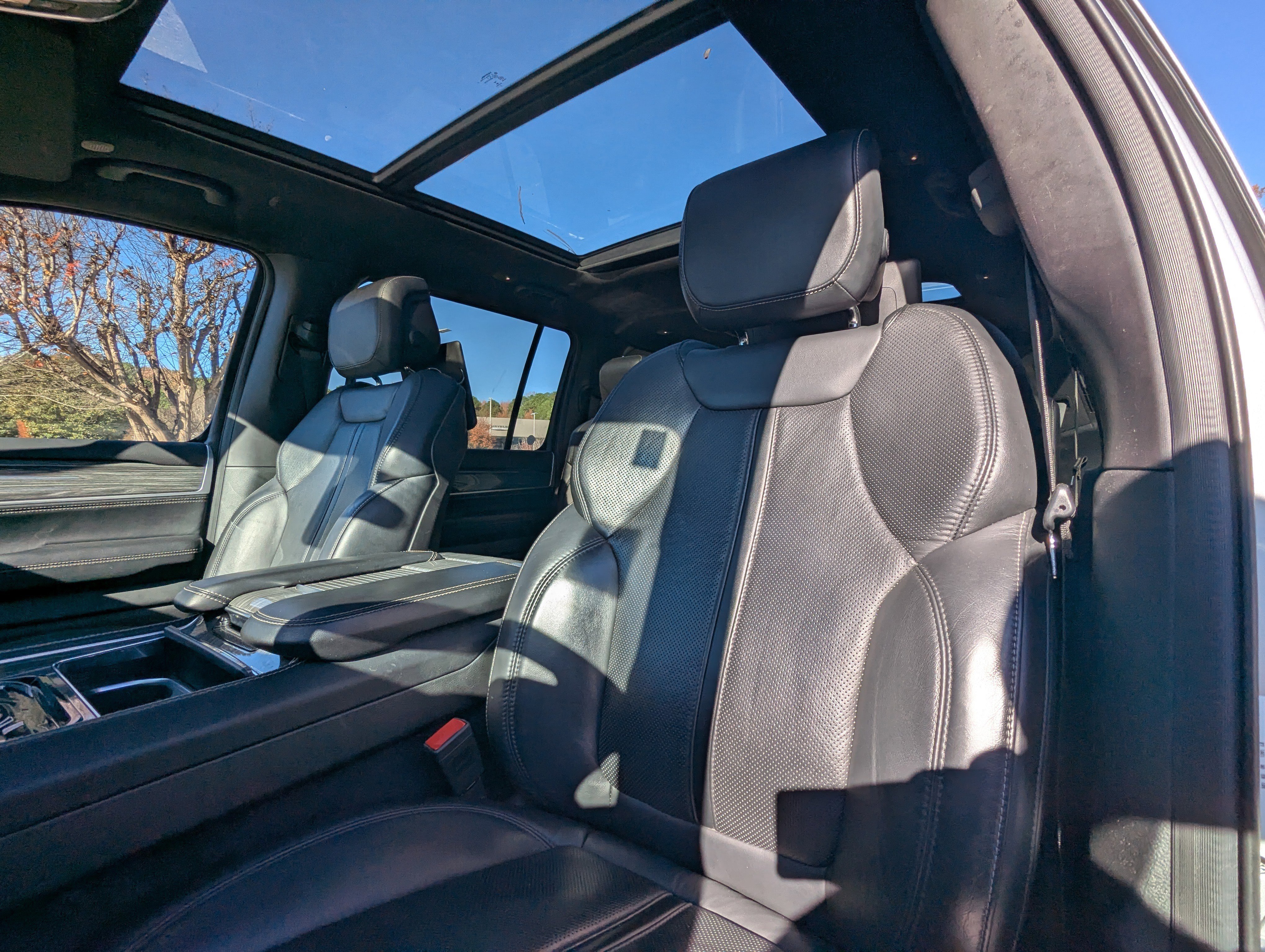 Used 2022 Jeep Wagoneer Series III w/ Premium Group I image 9