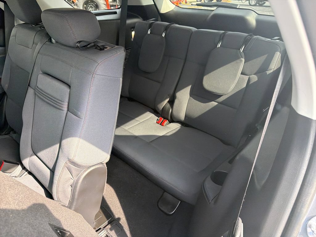 Used 2025 Ford Explorer Active AWD/4WD image 17