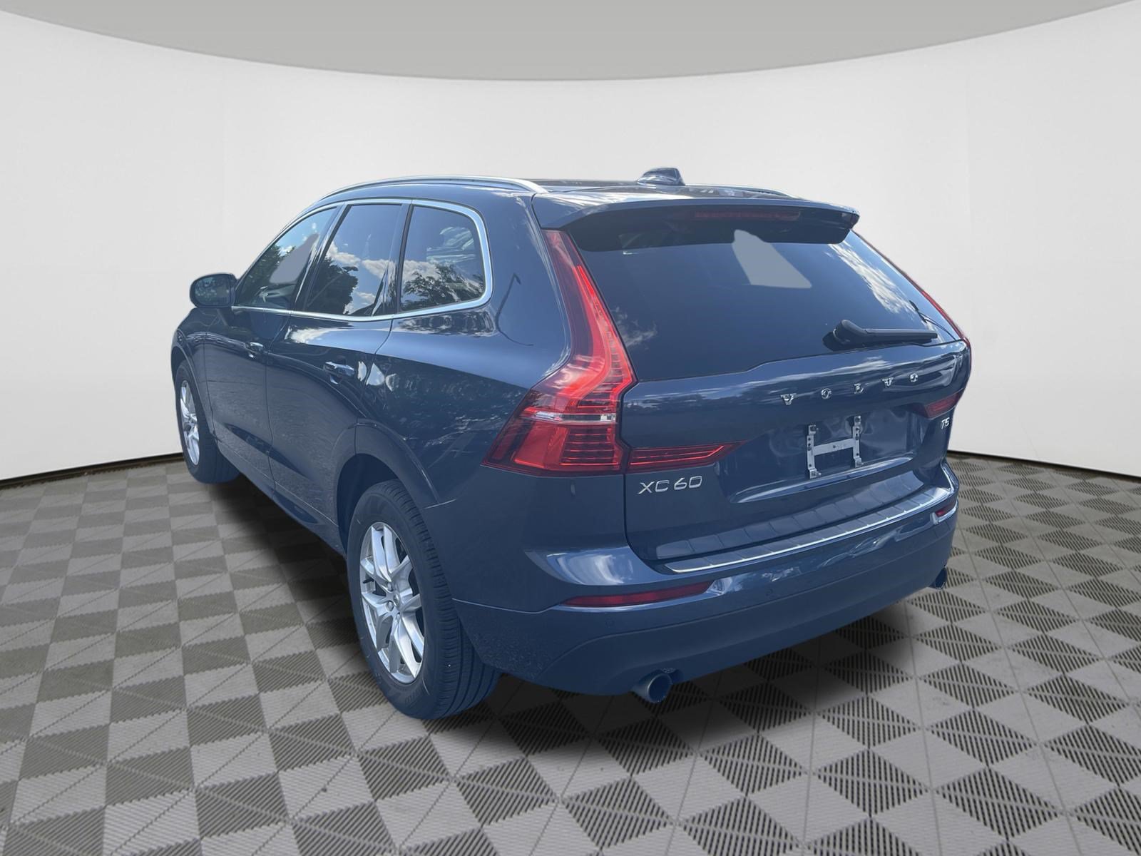 Used 2021 Volvo XC60 T5 Momentum w/ Advanced Package AWD/4WD image 5