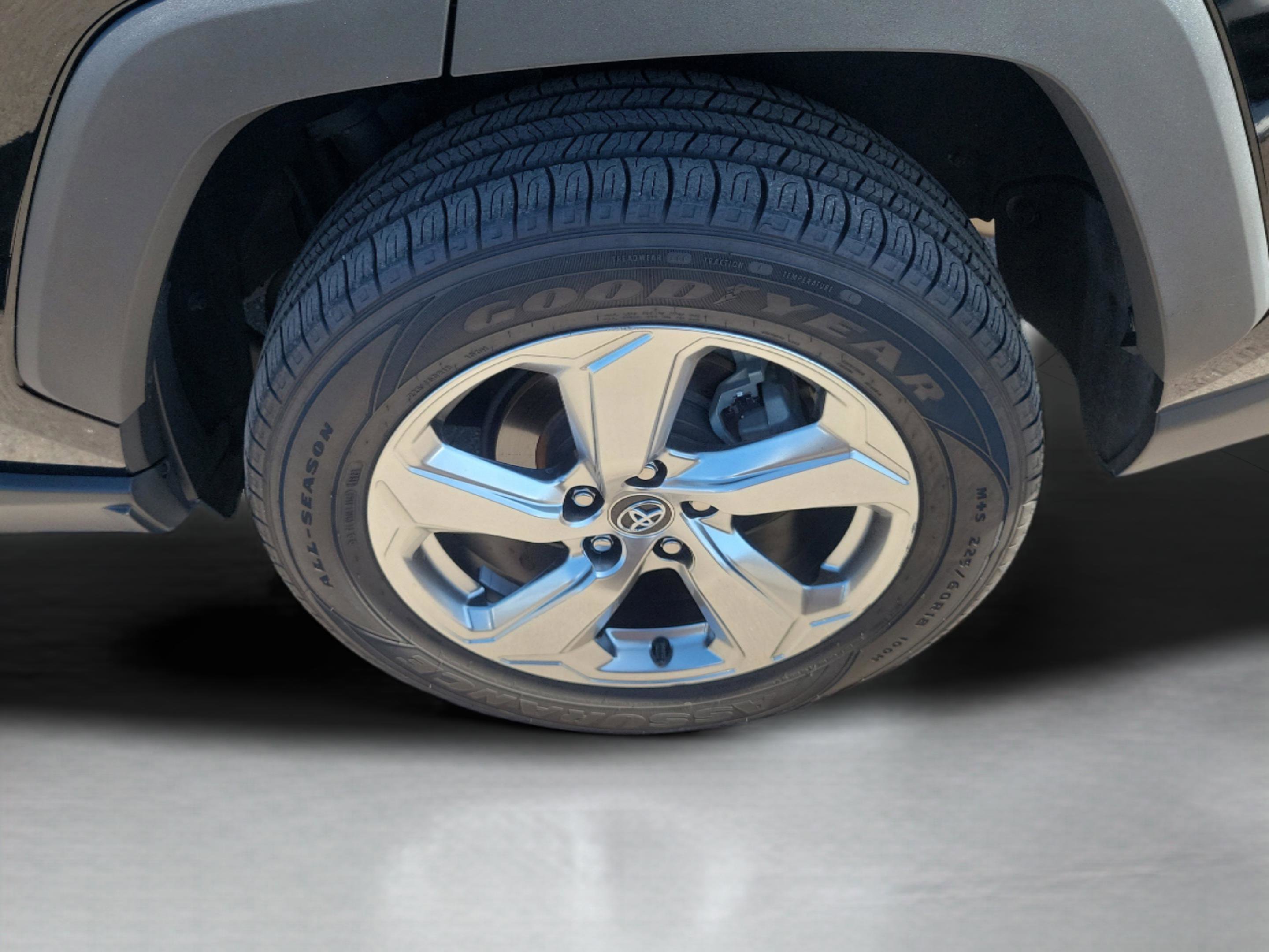 Used 2020 Toyota RAV4 Limited w/ Limited Grade Weather Package AWD/4WD image 29