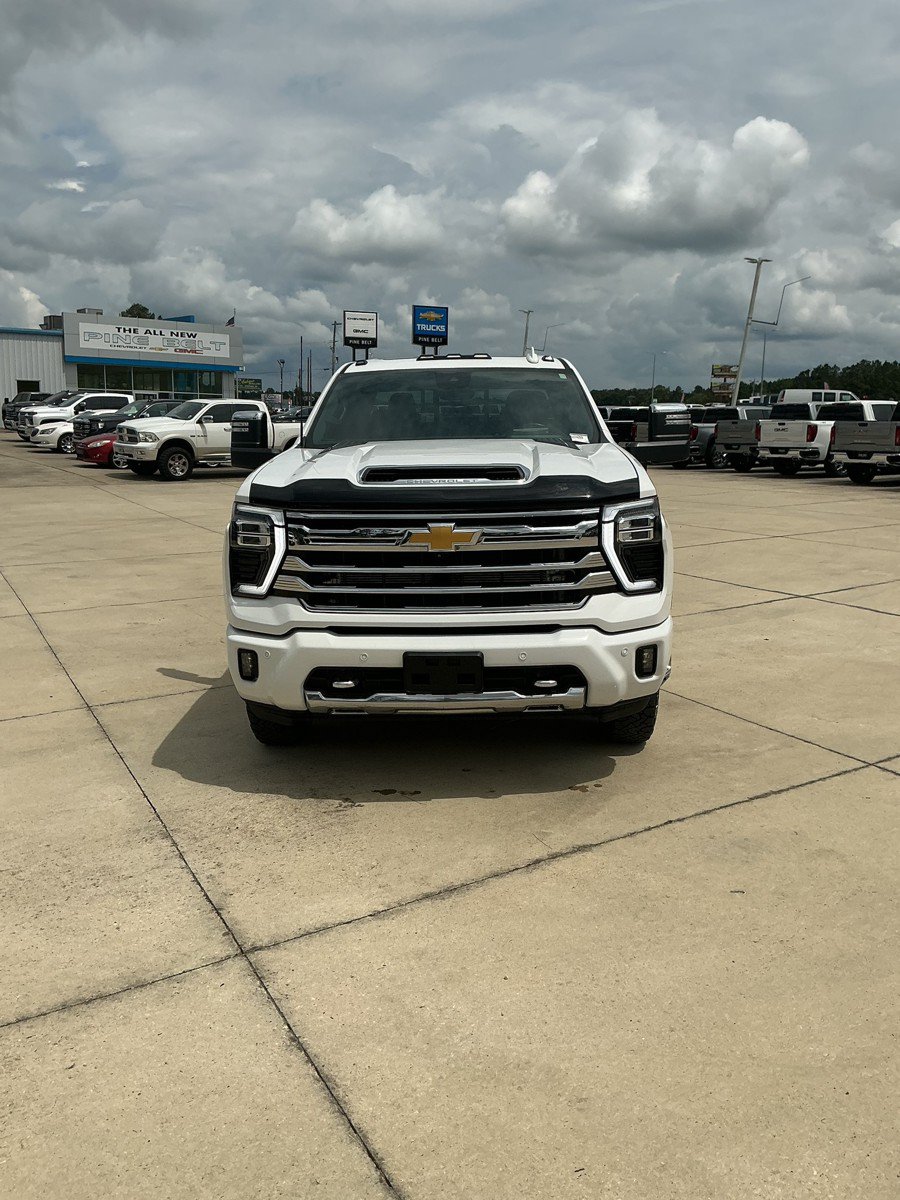Used 2024 Chevrolet Silverado 3500 High Country w/ High Country Premium Package AWD/4WD image 2