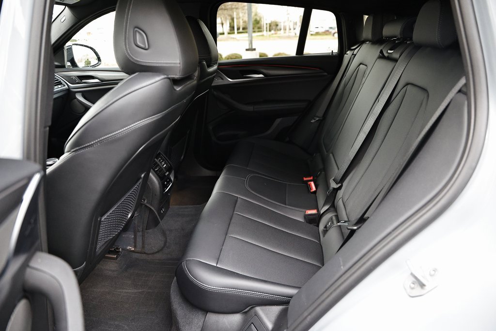 Used 2025 BMW X4 xDrive30i w/ Premium Package image 25