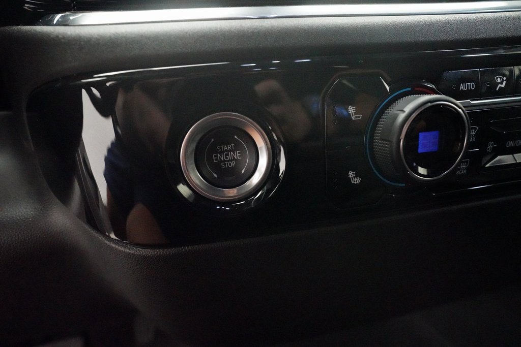 Used 2023 Chevrolet Silverado 1500 LT image 30