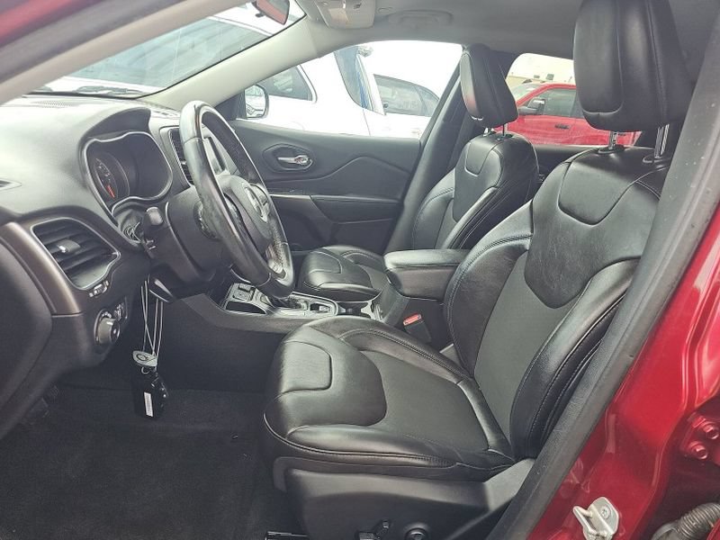 Used 2019 Jeep Cherokee Latitude Plus FWD image 23