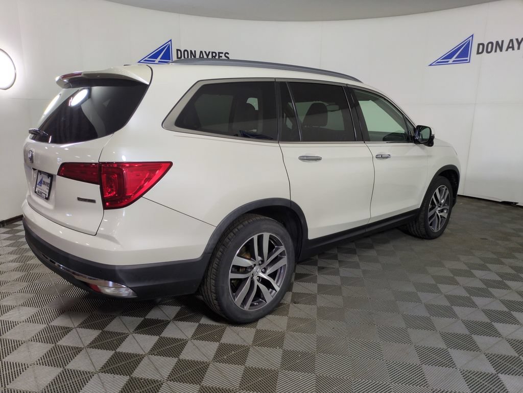 Used 2017 Honda Pilot Touring image 5