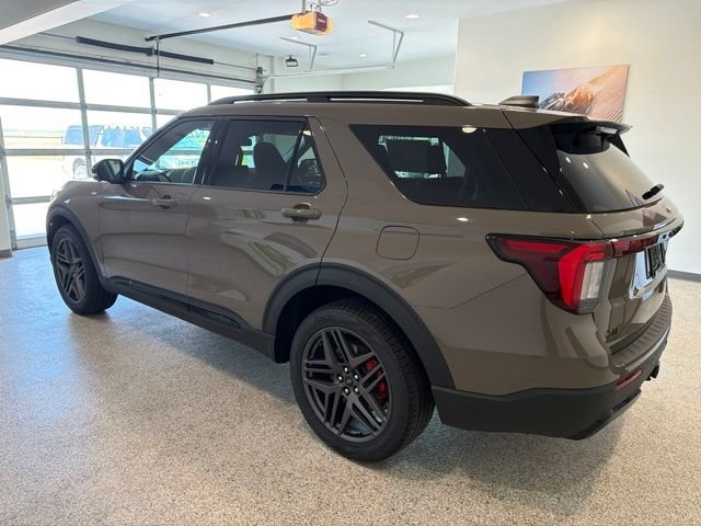 New 2026 Ford Explorer ST-Line w/ ST-Line Street Pack AWD/4WD image 4