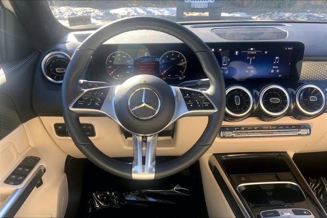 Used 2026 Mercedes-Benz GLB 250 4MATIC image 4