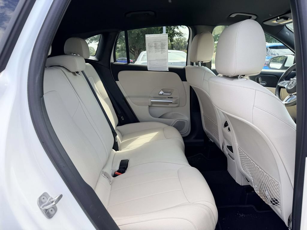 Used 2025 Mercedes-Benz GLA 250 4MATIC image 10