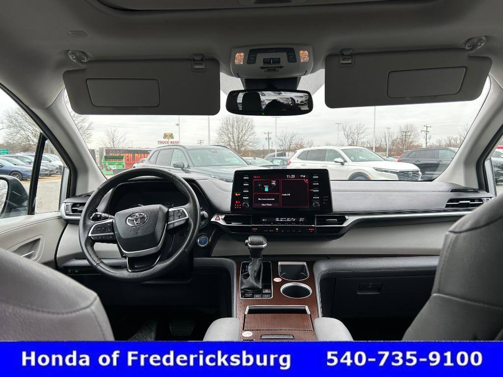 Used 2024 Toyota Sienna XLE image 45