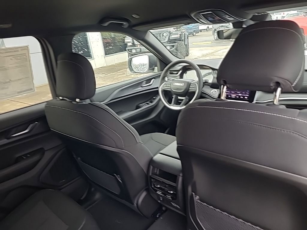 New 2025 Jeep Grand Cherokee Laredo w/ Luxury Tech Group I image 23