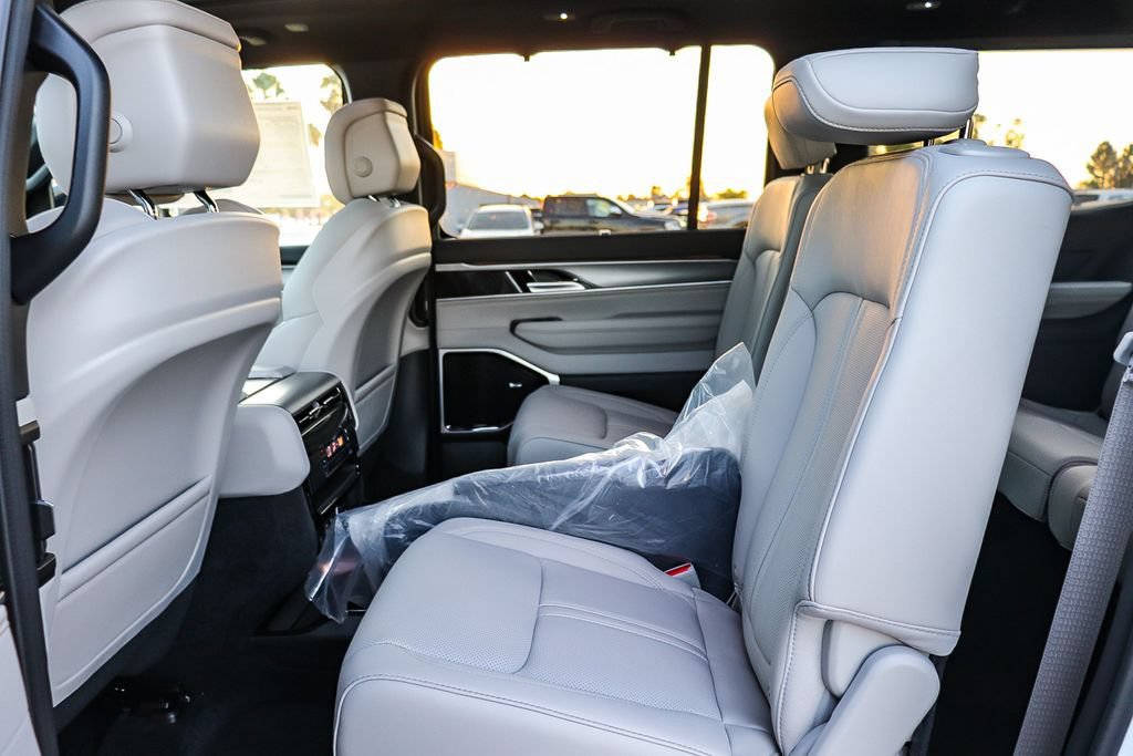 New 2026 Jeep Grand Wagoneer Limited AWD/4WD image 21