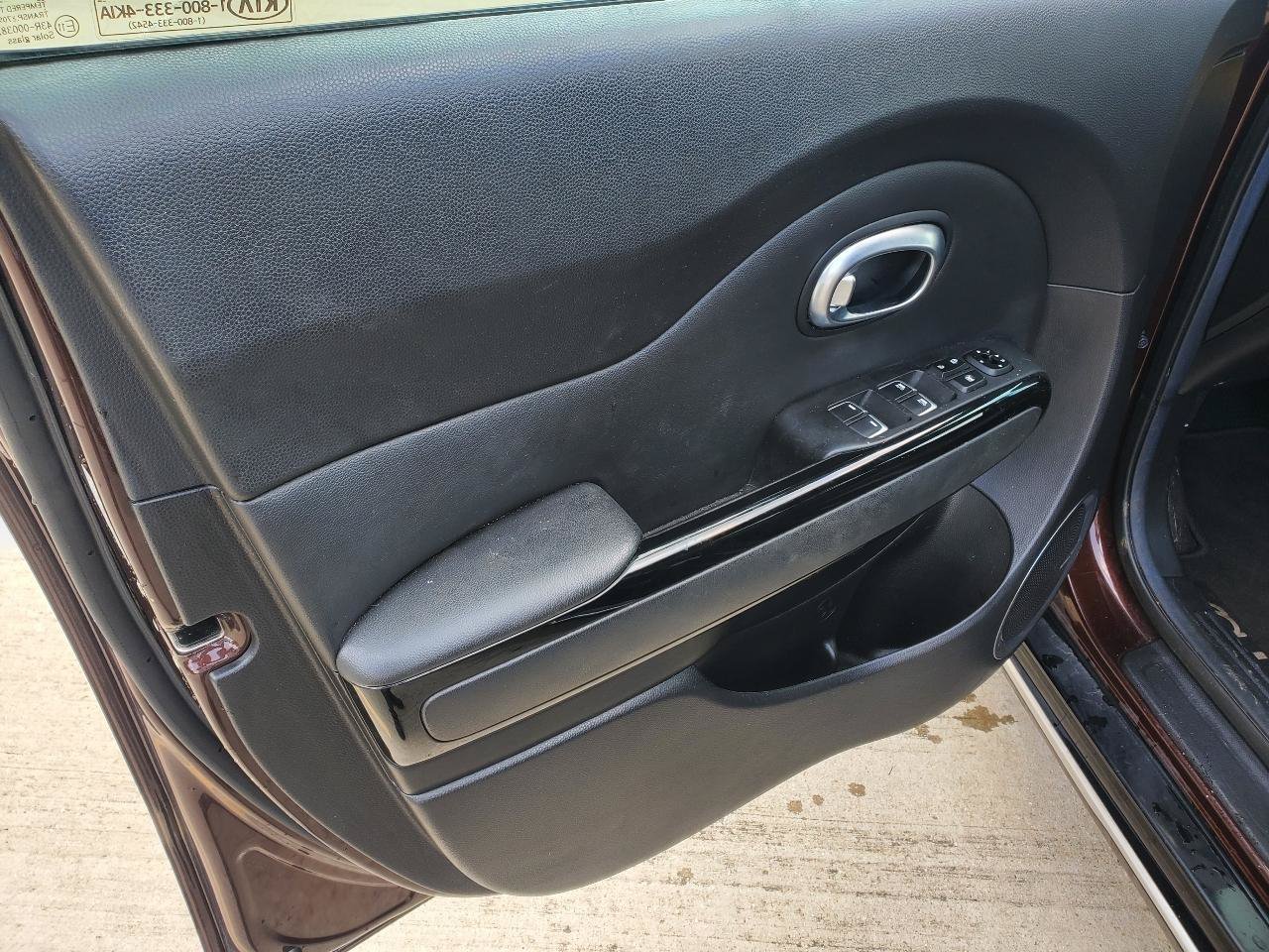 Used 2017 Kia Soul + FWD image 16